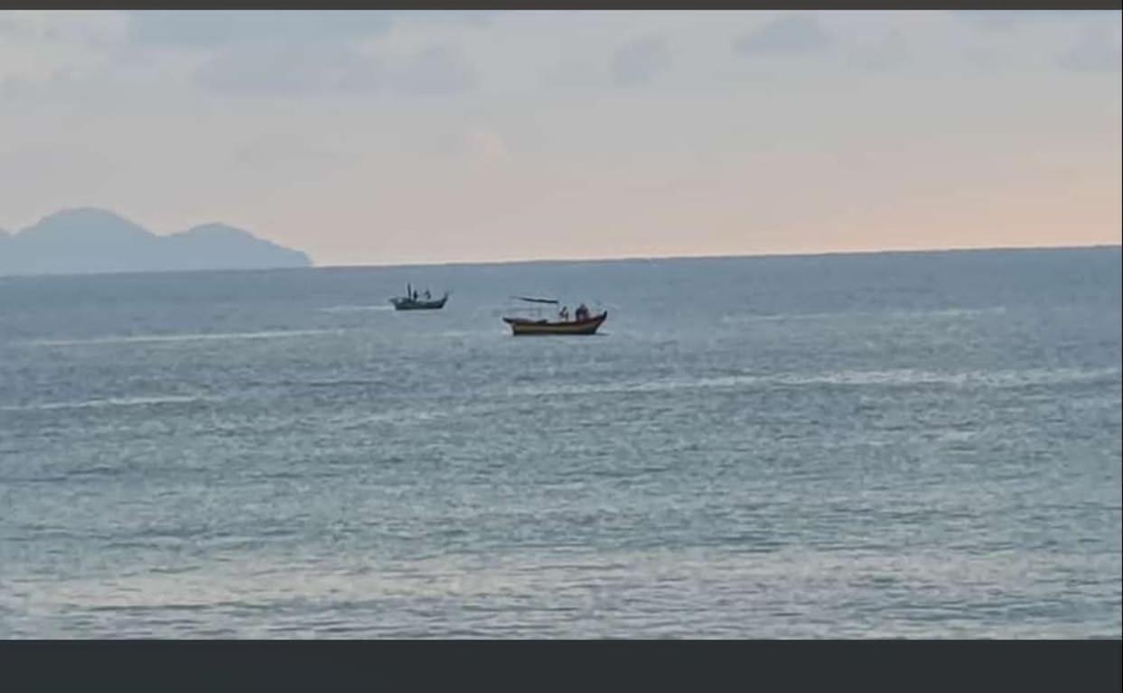 Paka Tamim Seaview Hotel エクステリア 写真